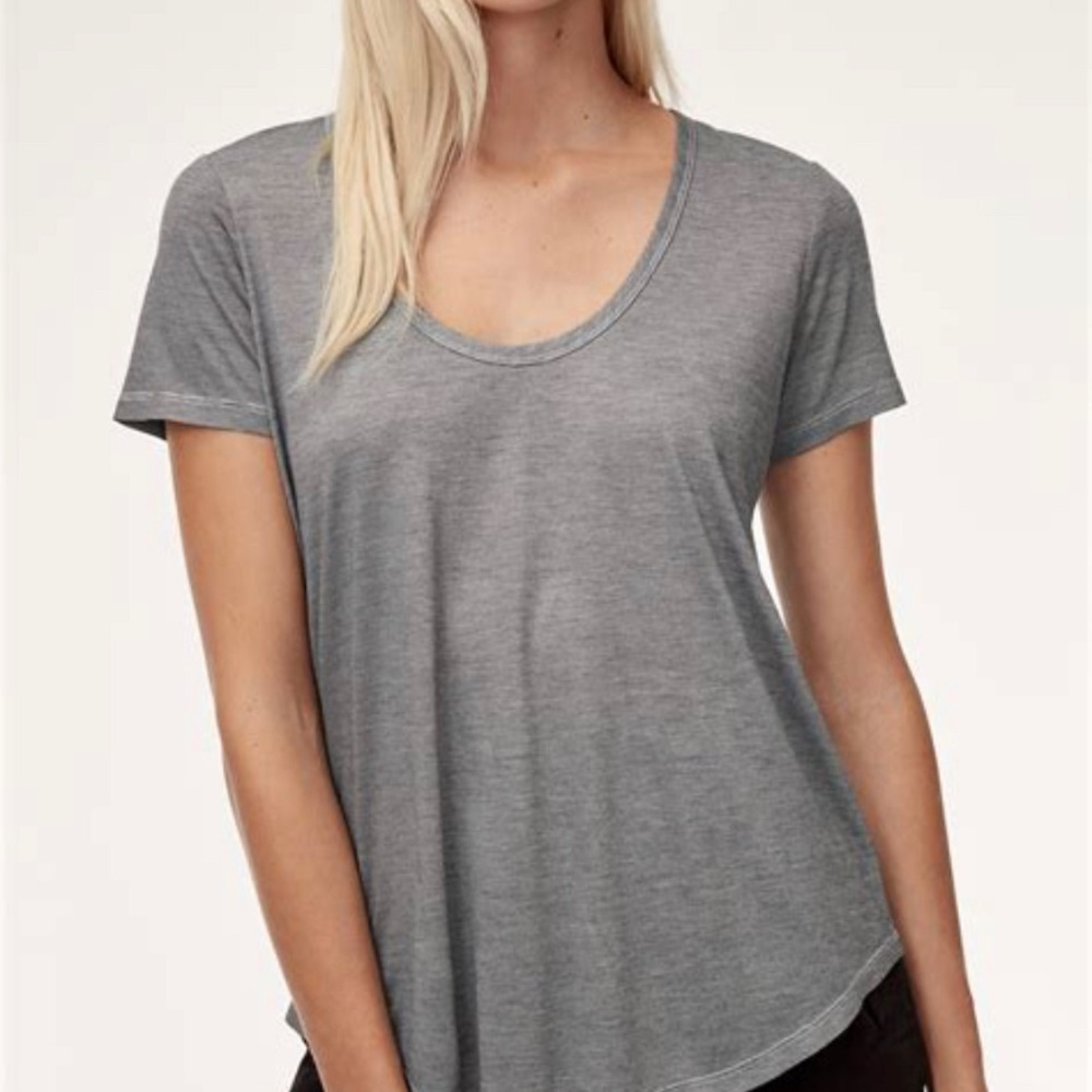 2 Pak : Aritzia Wilfred Free Valmere scoop necks